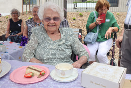 Fernhill - Edna Curr's 100th birthday (8)- resize.jpg Fernhill - Edna Curr's 100th birthday (8)- resize.jpg