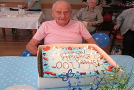 Bert and cake_368x247.jpg Bert and cake_368x247.jpg