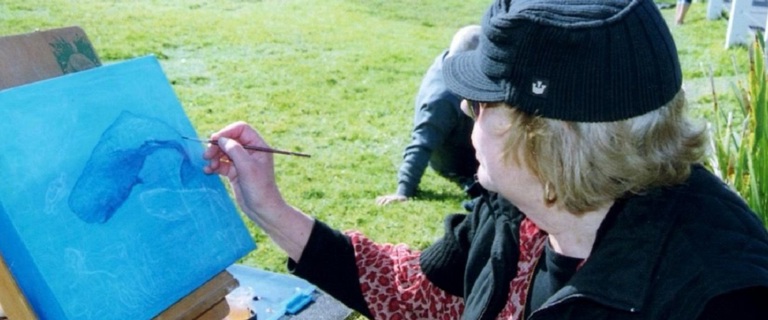 Janice painting on the shore of Norah Heads.jpg Janice painting on the shore of Norah Heads.jpg