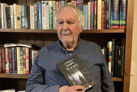 Les just published his third book_.jpg Les just published his third book_.jpg